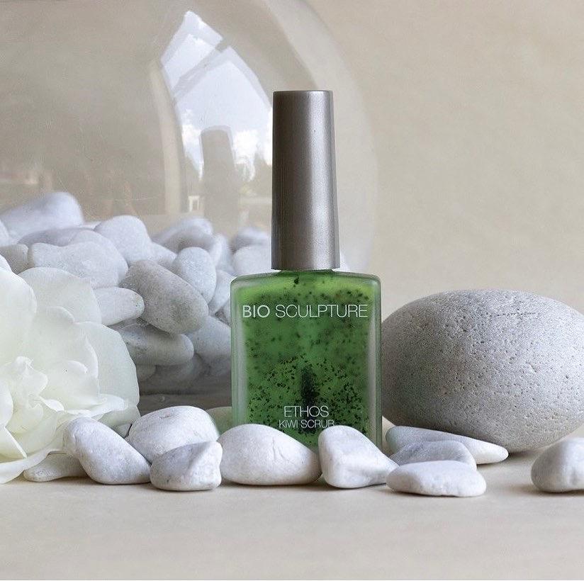 Ethos kiwi scrub in a natural setting surrounded by stones